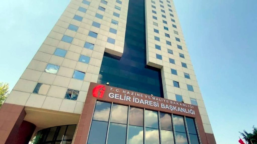 Türkiye vergi sistemi çok karmaşıktır, bu karmaşıklık masum bir karmaşıklık değildir, sistem karmaşıklaştıkça parasal ve siyasal rantlar denetimsiz olarak artmaktadır, yapılması gereken sistemi çok basitleştirip aleniyet ve saydamlığı arttırmaktır