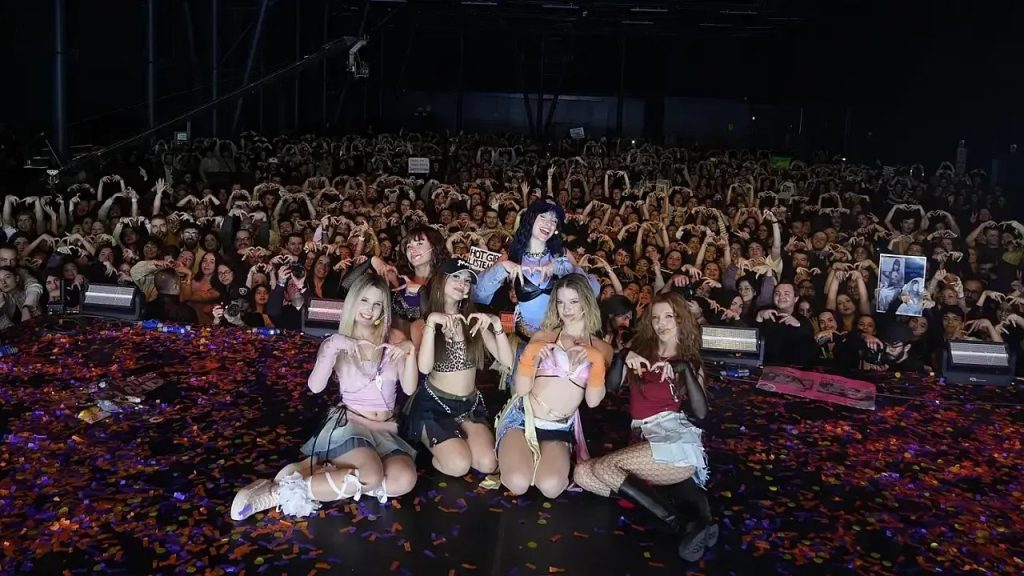 Sanatçıların son aylarda karşı karşıya kaldığı “ahlaka aykırılık” ve “uyuşturucu kullanımını özendirme” gibi suçlamalar ve yargı süreçleri, iktidarın kültür ve sanat alanına yönelik bir müdahalesinin ötesinde, toplumu sindirme çabasını işaret ediyor