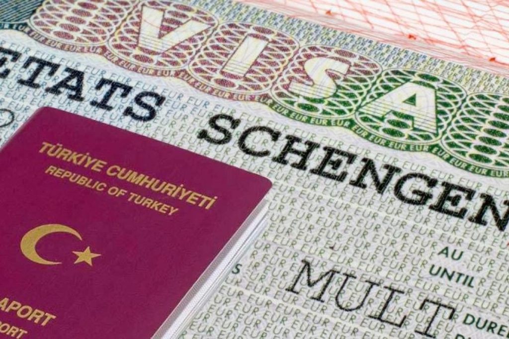 “Vize İmparatorluğu” yazı dizisinin başına gelenler, Türkiye'deki yargı kıskacını ve medyadaki etik çürümeyi bir kez daha bütün çıplaklığıyla gözler önüne serdi